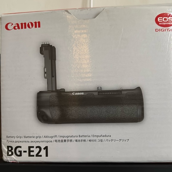 Canon Battery Grip. BG-E21 brand new! Unused. Unopened :)